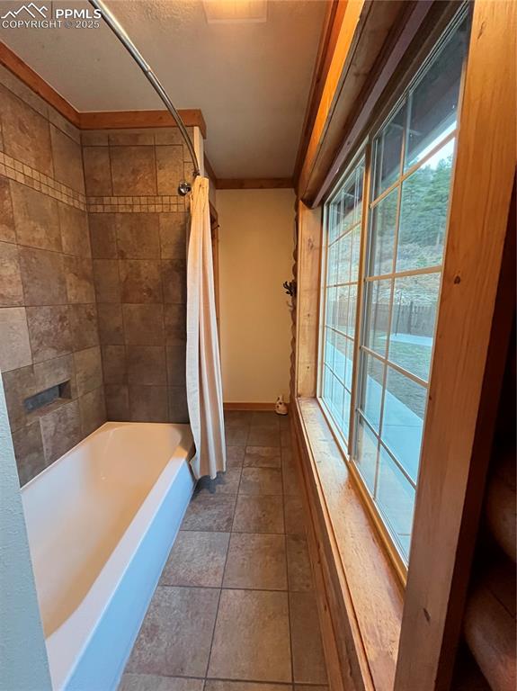 Image 21 of 29: Bathroom