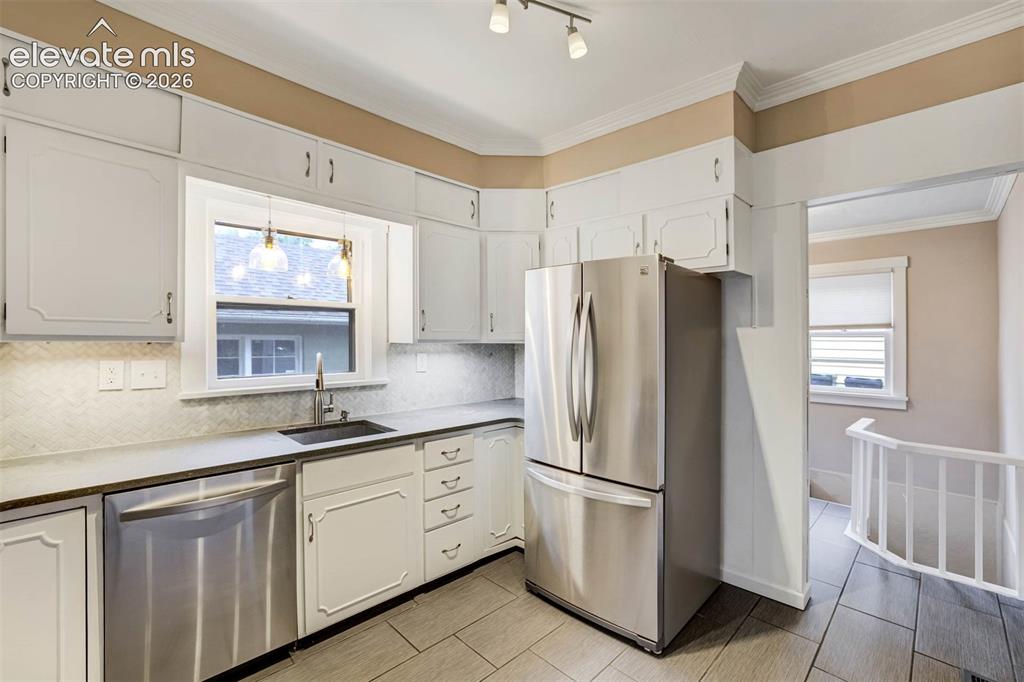 Image 11 of 42: Kitchen