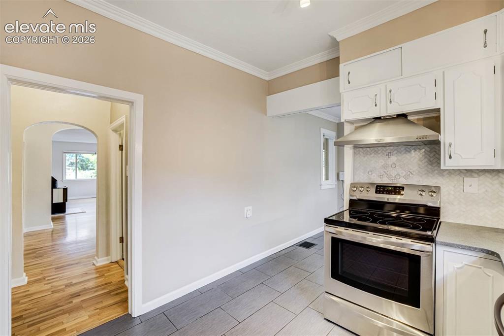 Image 12 of 42: Kitchen