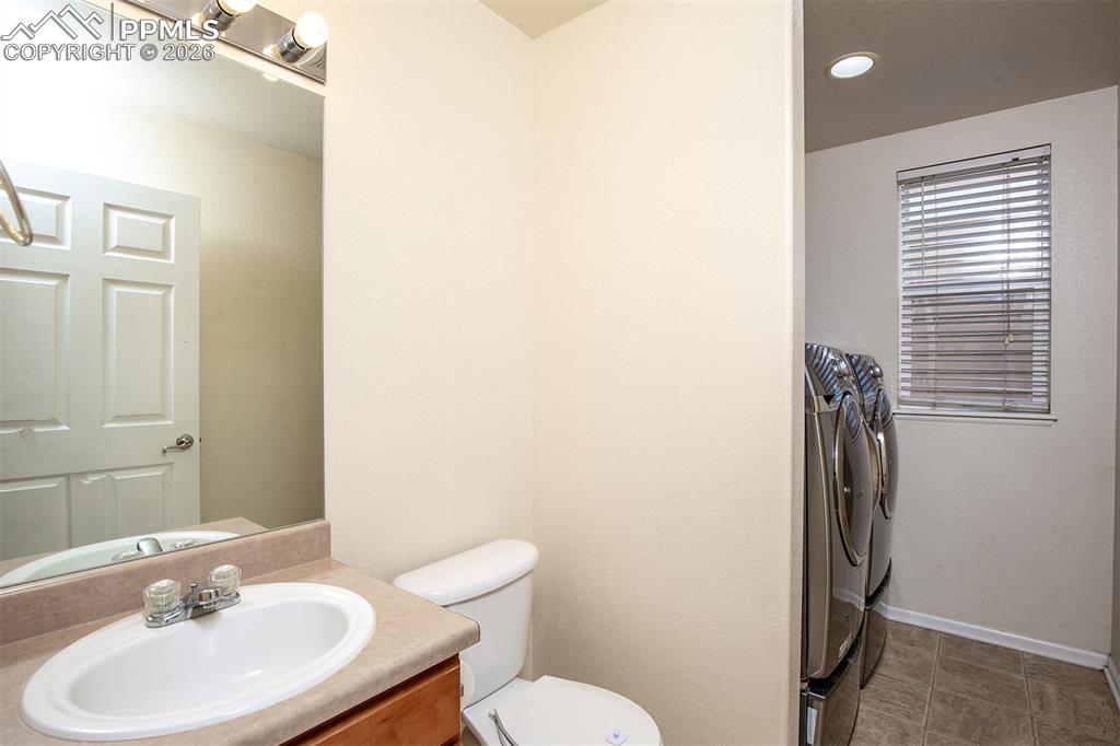 Image 12 of 28: Bathroom