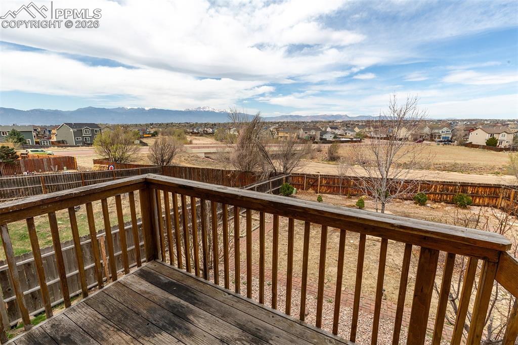 Image 22 of 28: Deck