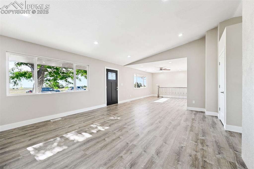 Image 10 of 49: Dining Area