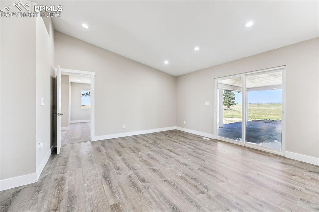 Image 17 of 49: Kitchen