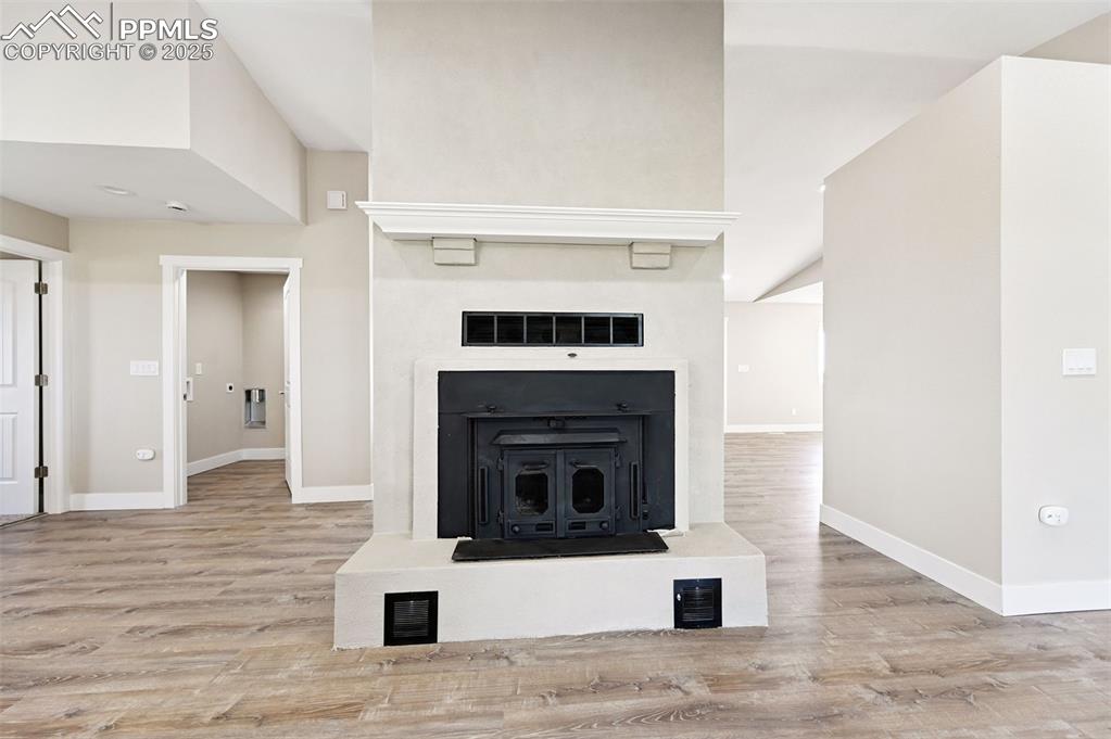 Image 18 of 49: Kitchen