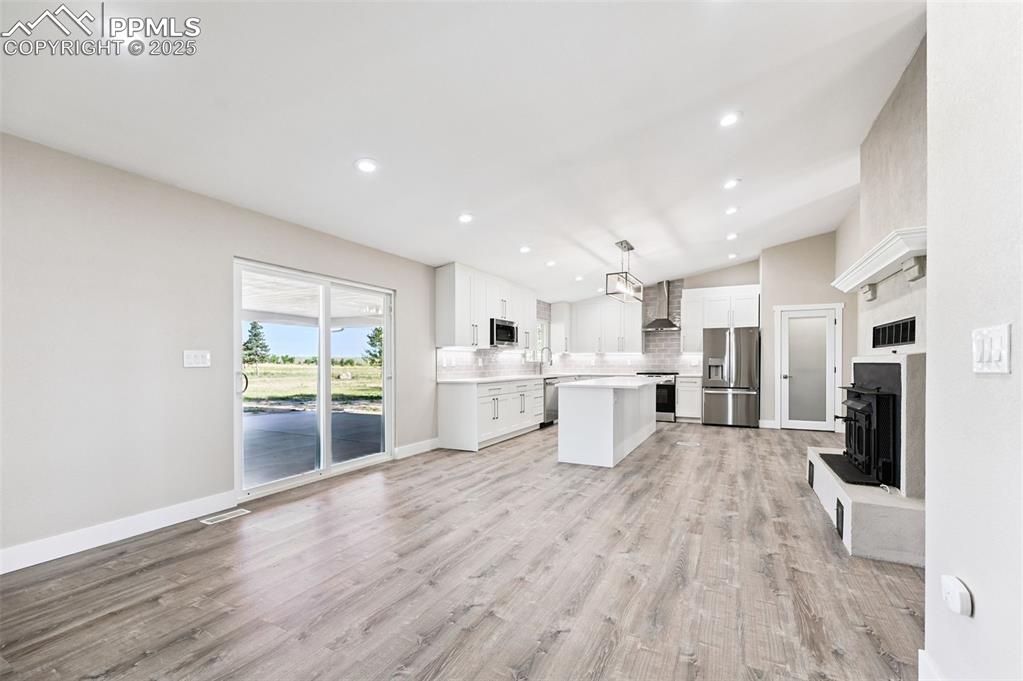 Image 19 of 49: Kitchen