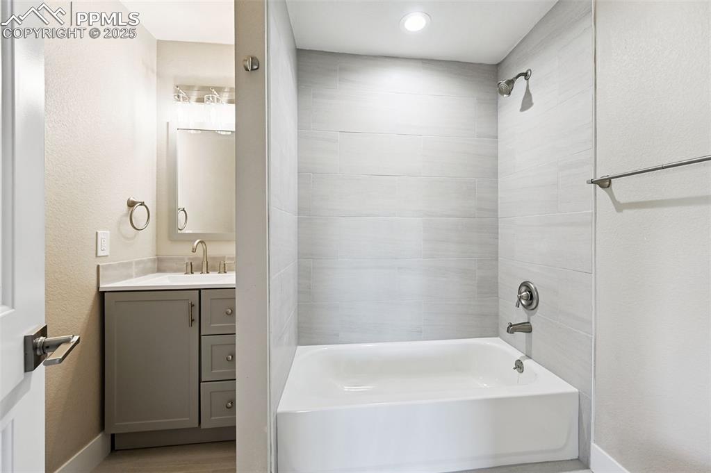 Image 32 of 49: Bath #2 Main Floor