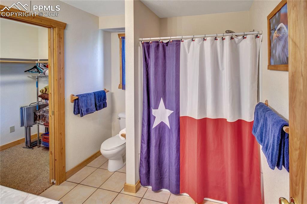 Image 31 of 40: Bathroom