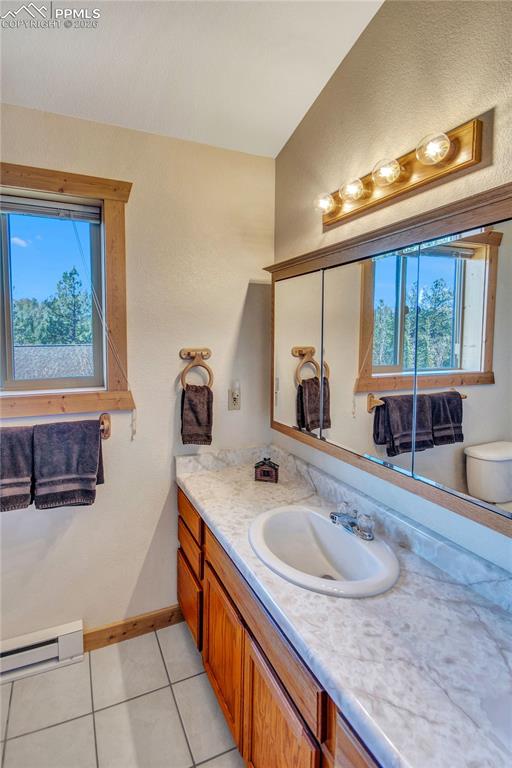 Image 34 of 40: Bathroom