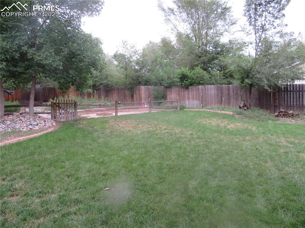 Image 15 of 39: Huge Yard with garden.