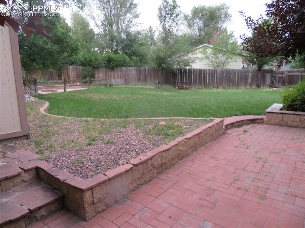 Image 18 of 39: Yard