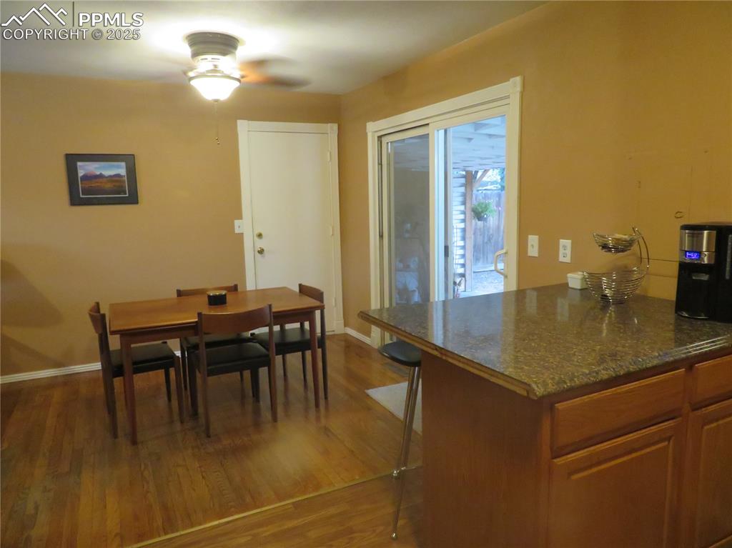 Image 25 of 39: Dining Area