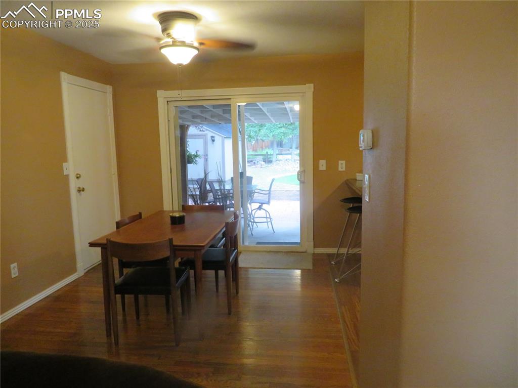 Image 28 of 39: Dining Area