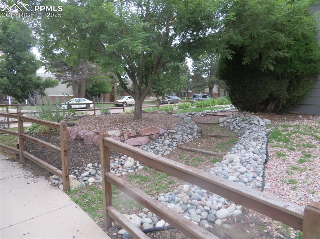 Image 4 of 39: Side yard entrance