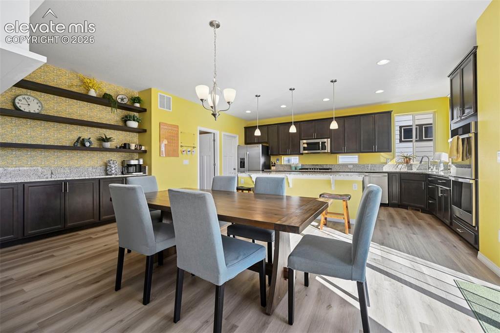 Image 10 of 42: Dining Area