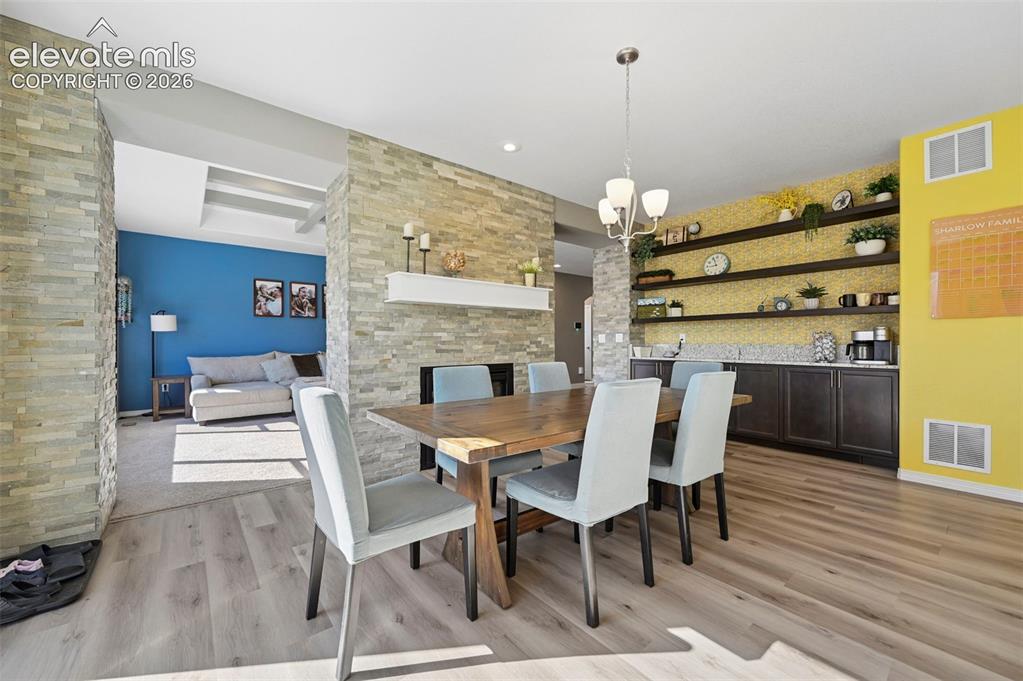 Image 11 of 42: Dining Area