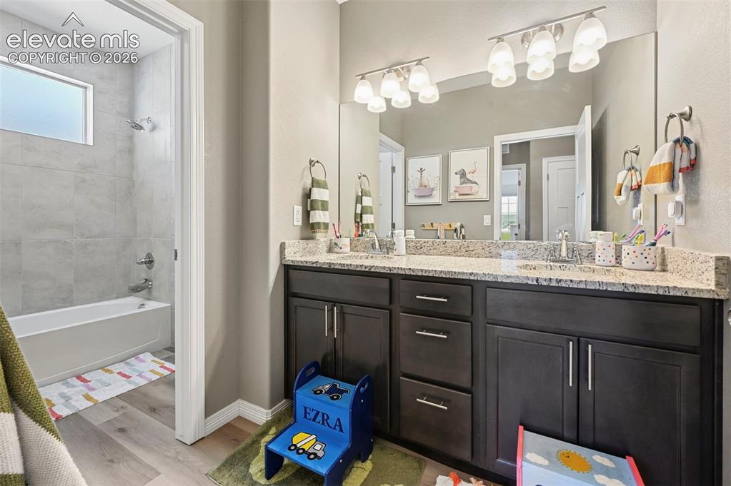 Image 19 of 42: Bathroom