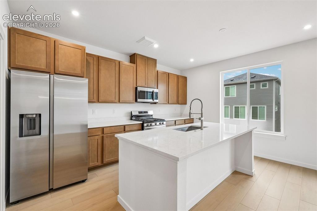 Image 10 of 47: Kitchen