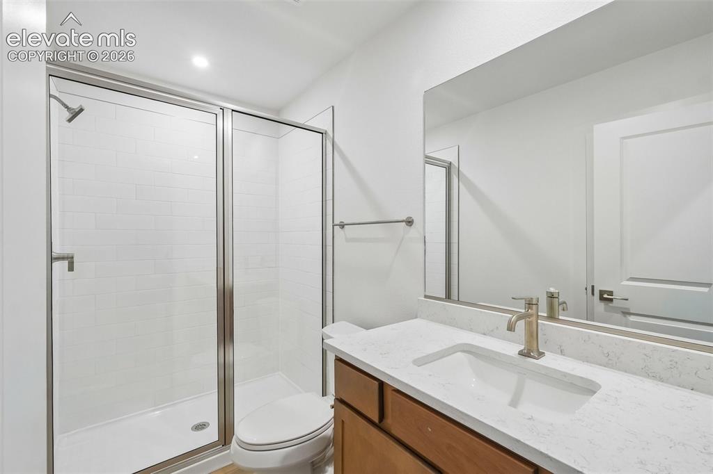 Image 18 of 47: Bathroom