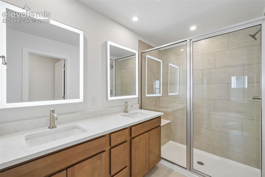 Image 40 of 47: Bathroom