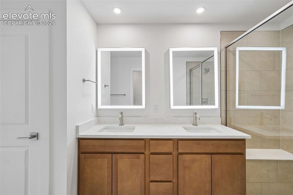 Image 41 of 47: Bathroom