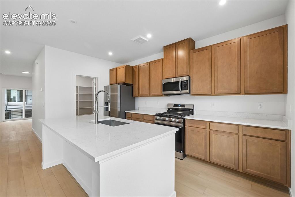 Image 7 of 47: Kitchen