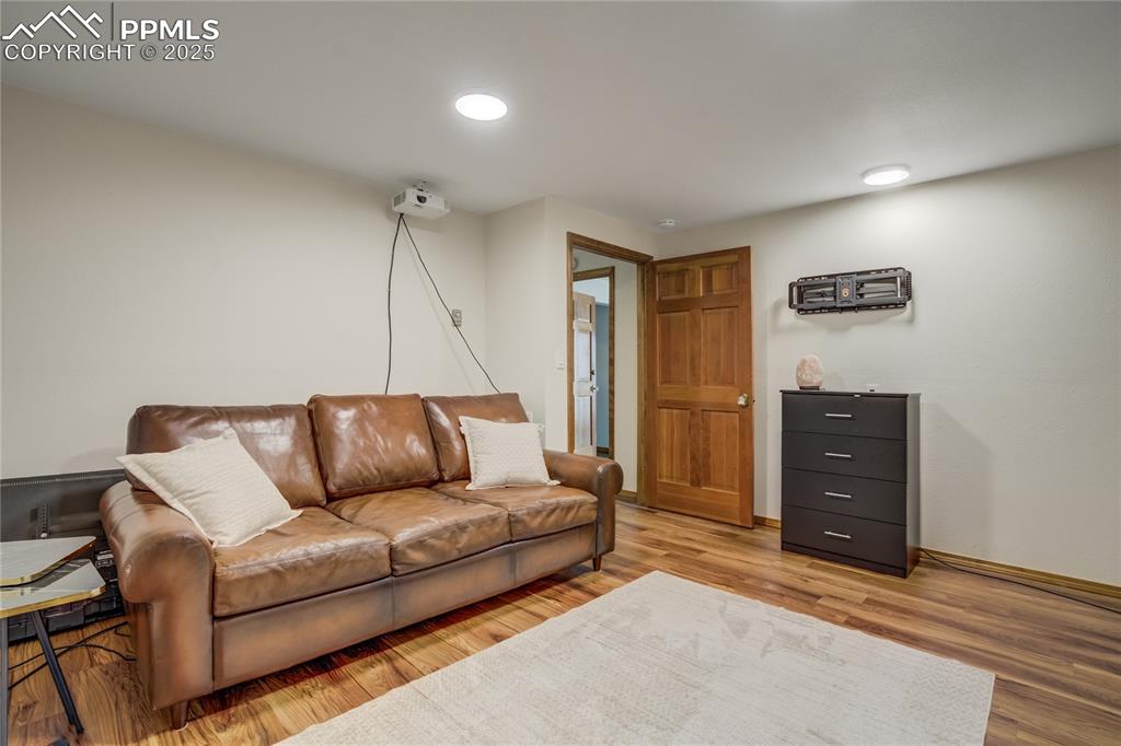 Image 31 of 50: Home theater room