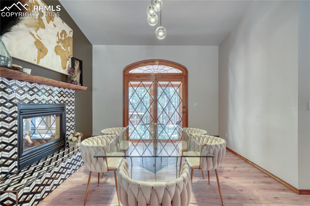 Image 4 of 50: Dining space with lofted ceilings
