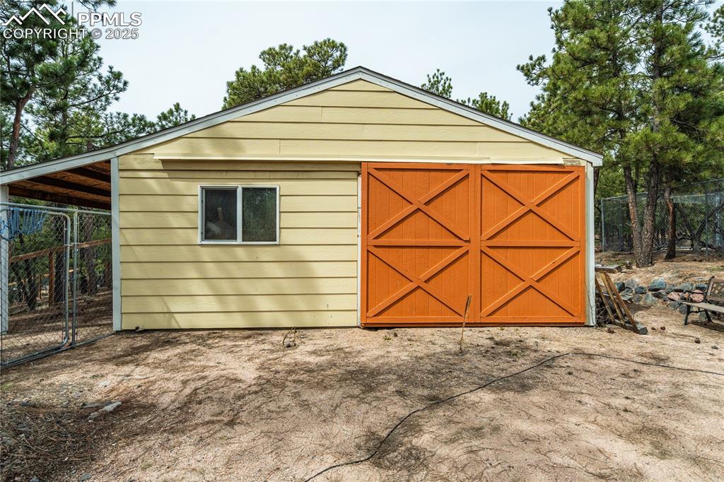 Image 41 of 50: Additional outdoor structure - Barn/Storage
