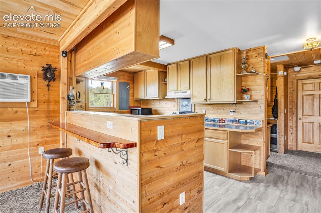 Image 11 of 50: Kitchen