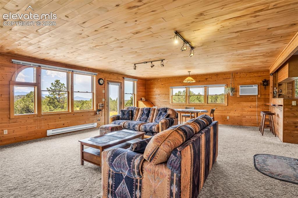 Image 8 of 50: Living Room