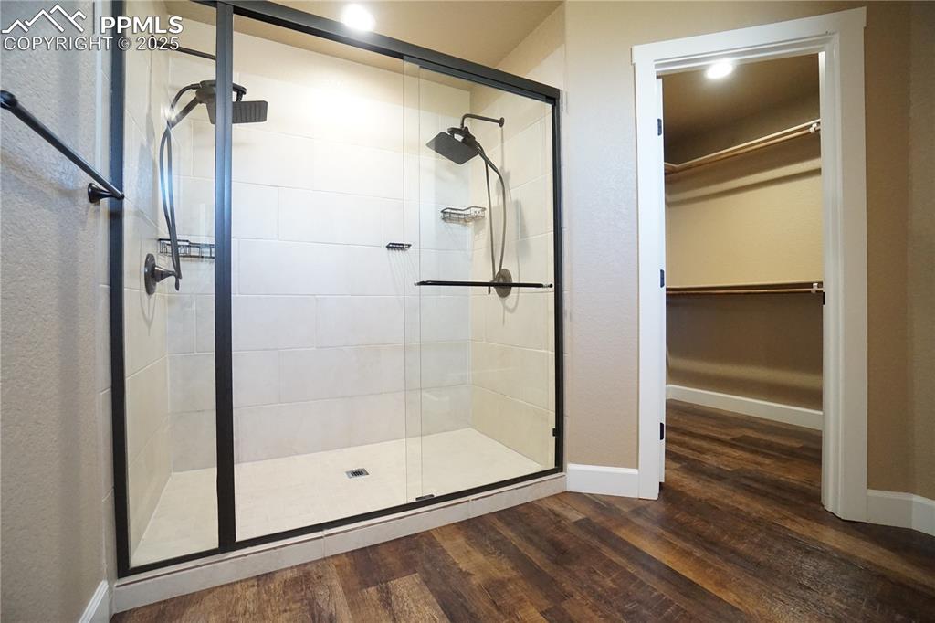 Image 15 of 34: Bathroom