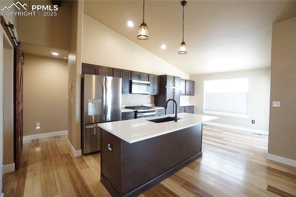 Image 17 of 34: Kitchen