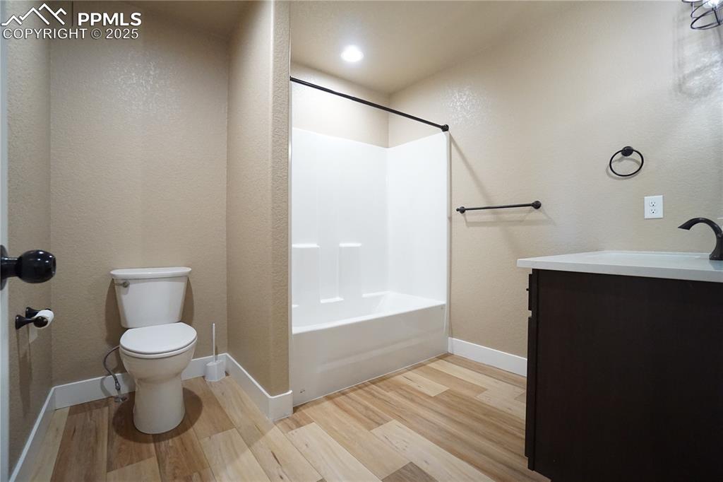 Image 9 of 34: Bathroom