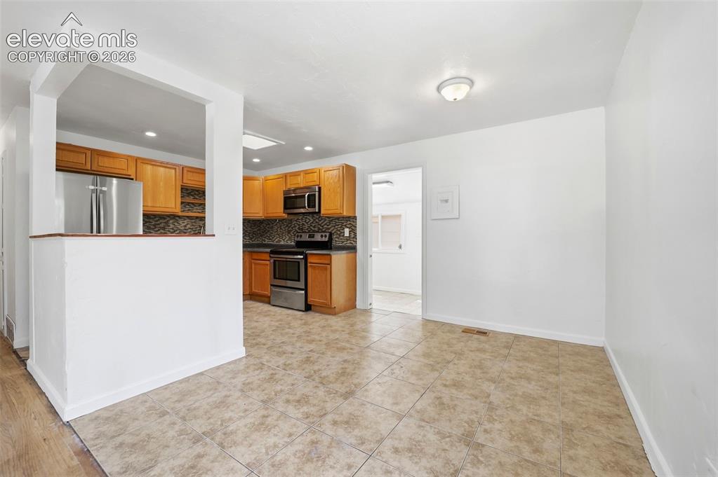 Image 11 of 33: Kitchen