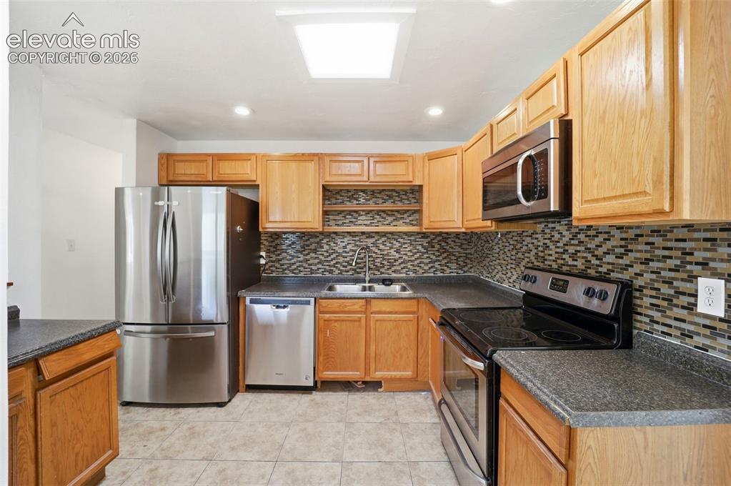 Image 13 of 33: Kitchen