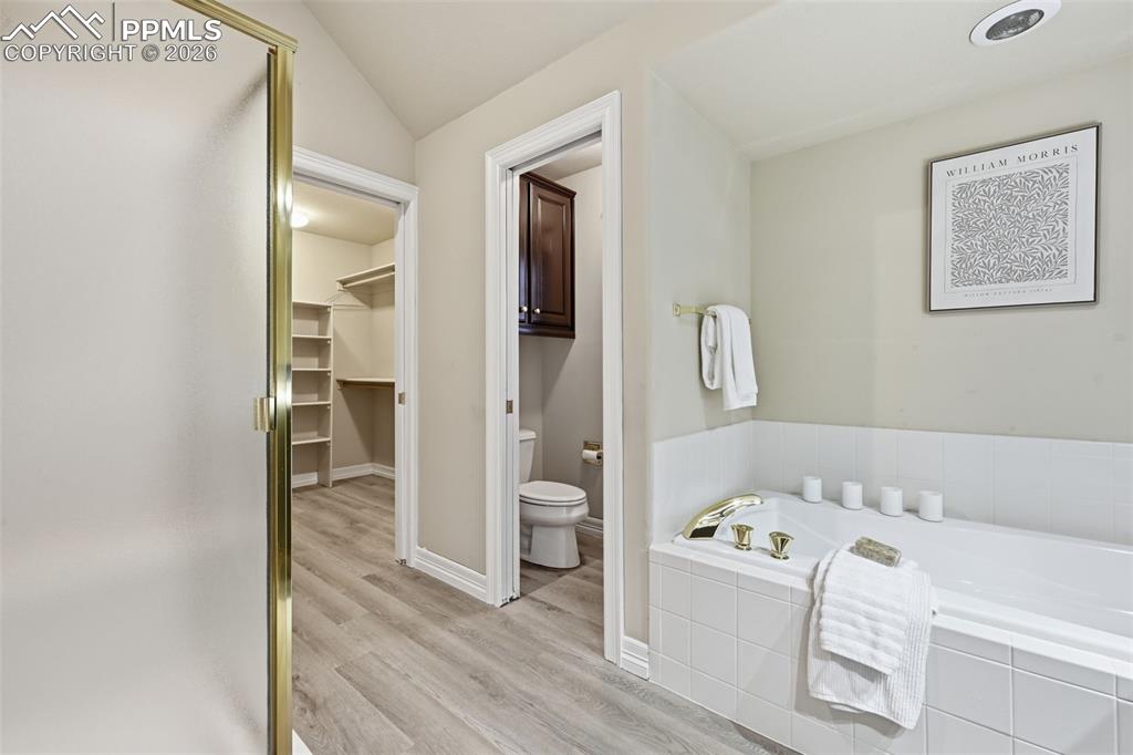 Image 24 of 42: Bathroom