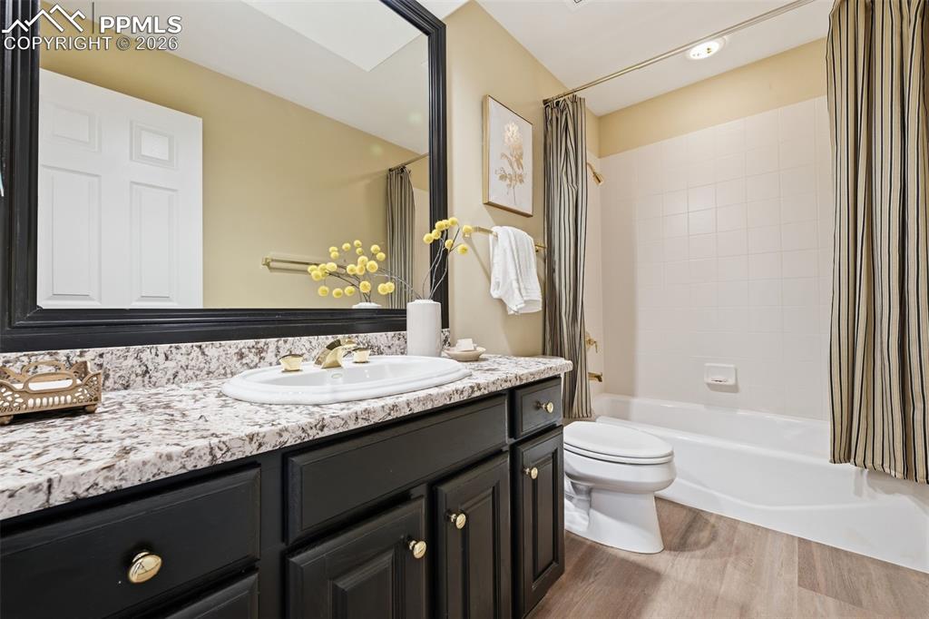 Image 28 of 42: Bathroom