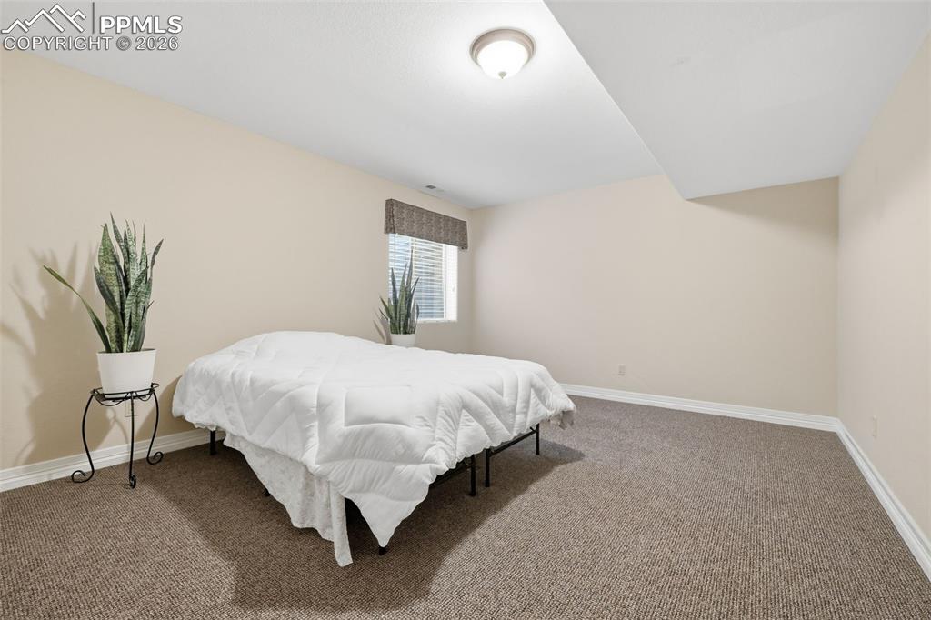 Image 35 of 42: Bedroom