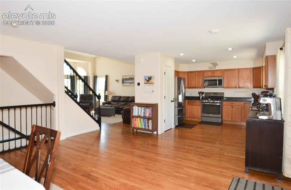 Image 14 of 25: Kitchen