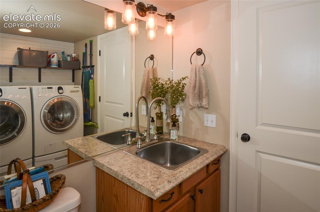 Image 16 of 25: Laundry