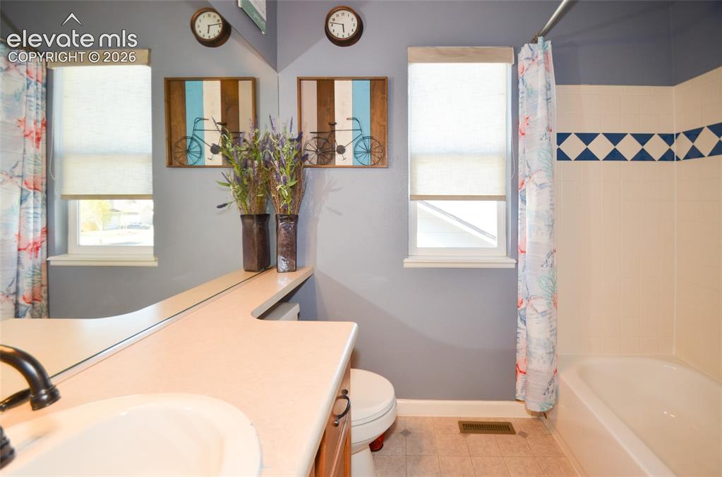 Image 3 of 25: Bathroom