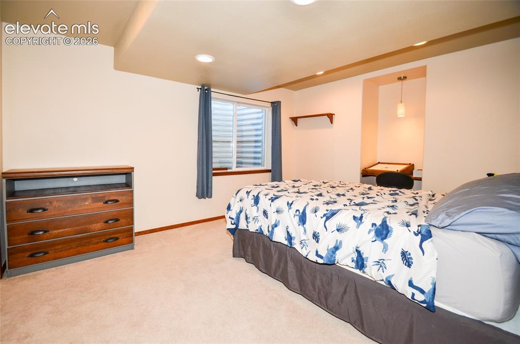Image 7 of 25: Bedroom
