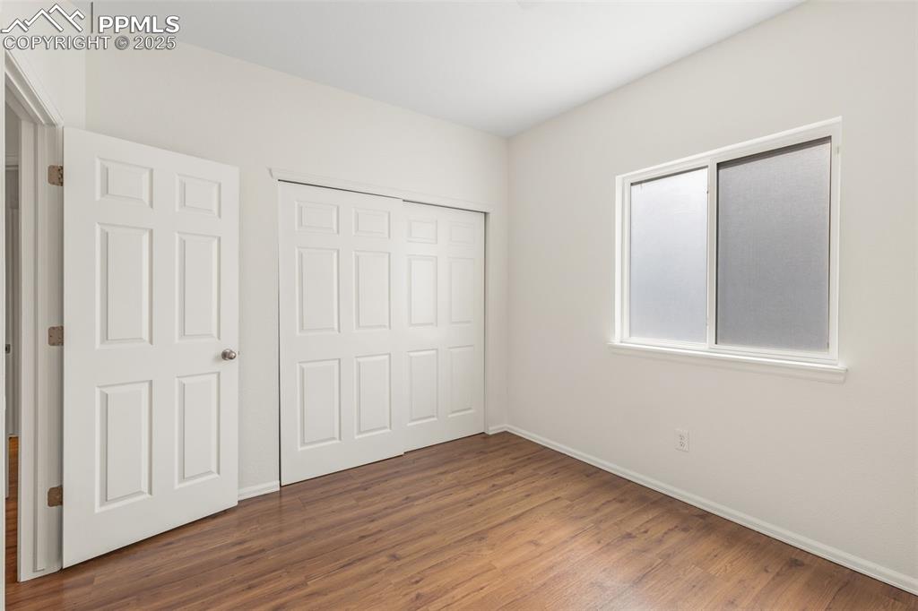 Image 23 of 36: Bedroom