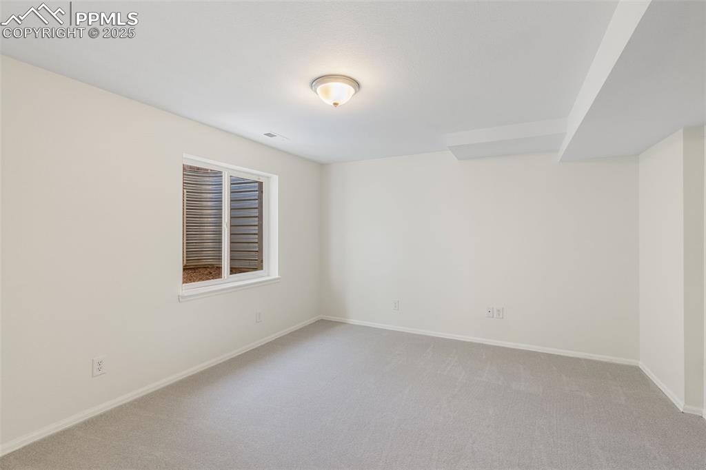 Image 28 of 36: Bedroom