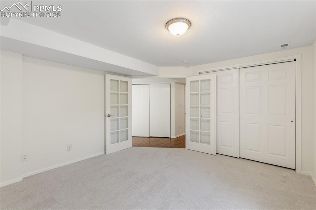 Image 29 of 36: Bedroom