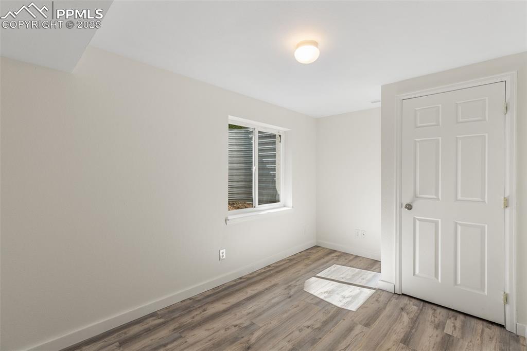 Image 31 of 36: Bedroom