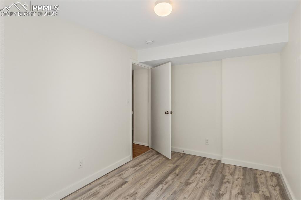 Image 32 of 36: Bedroom