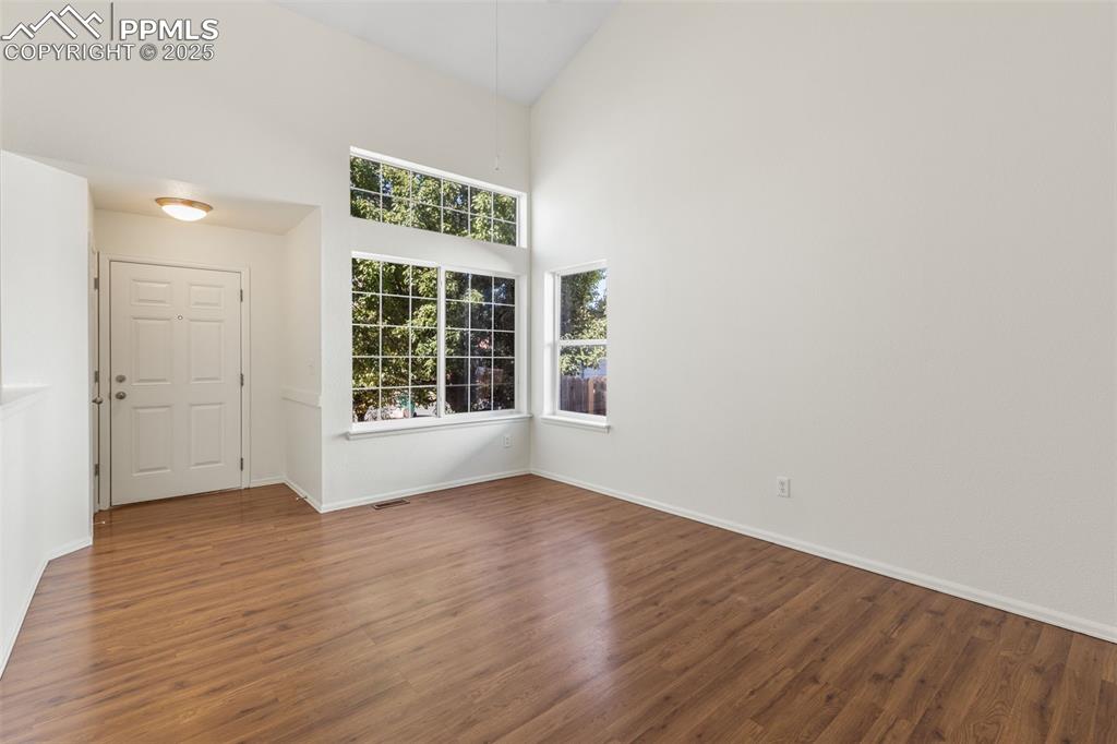 Image 6 of 36: Living Room