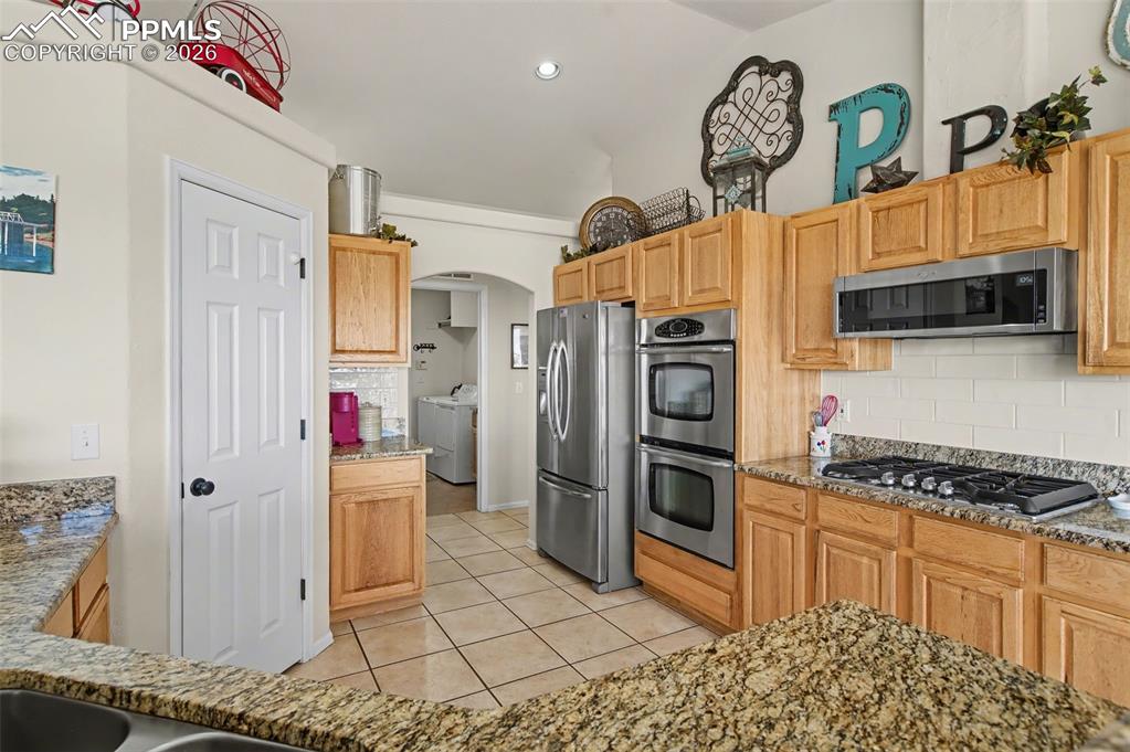 Image 21 of 48: Kitchen