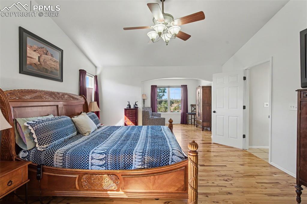 Image 28 of 48: Bedroom